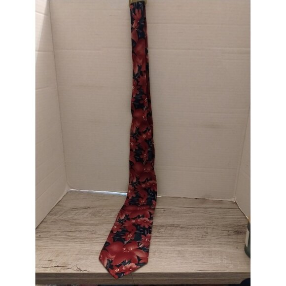Wembley 100% Silk Floral Necktie Red & Navy Blue Pattern 56" Mens Accessory - Picture 1 of 3